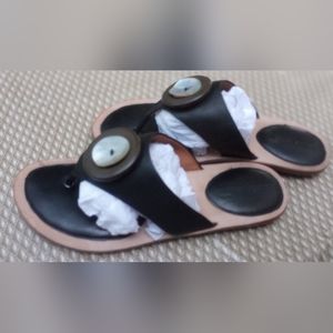 Gentle Souls flip flops/sandals with mother of pearl ornament on top